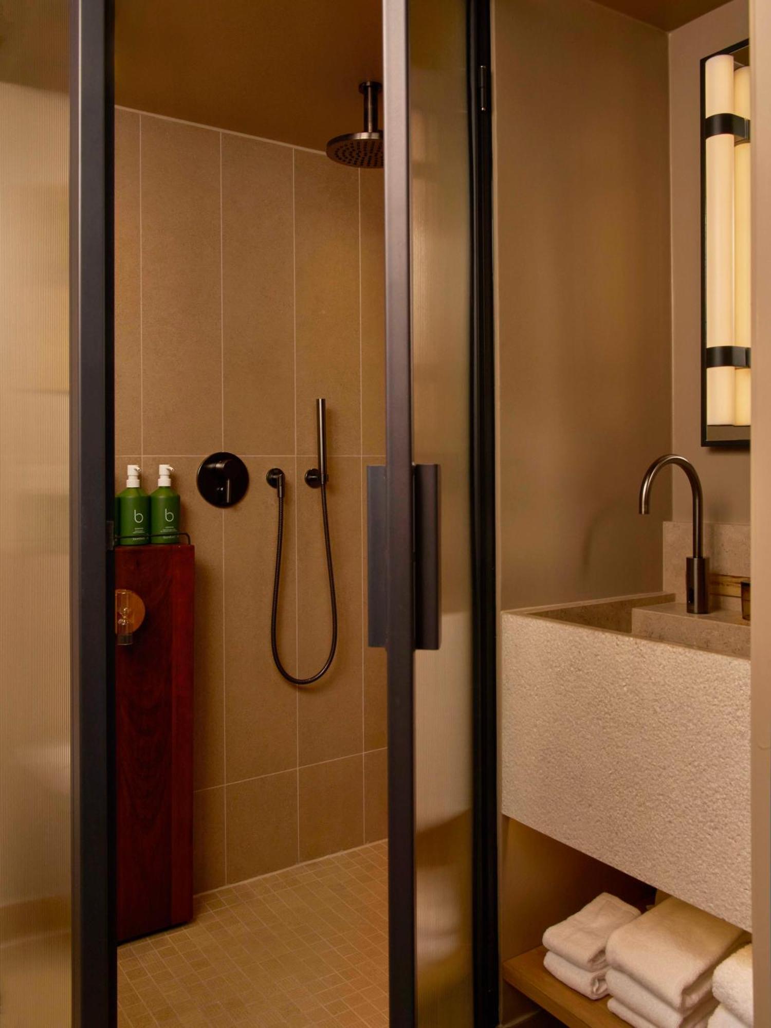 Standard King Room,1742597680:JPEG